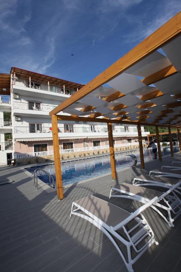 Hotel Riviera Borsh Exterior photo