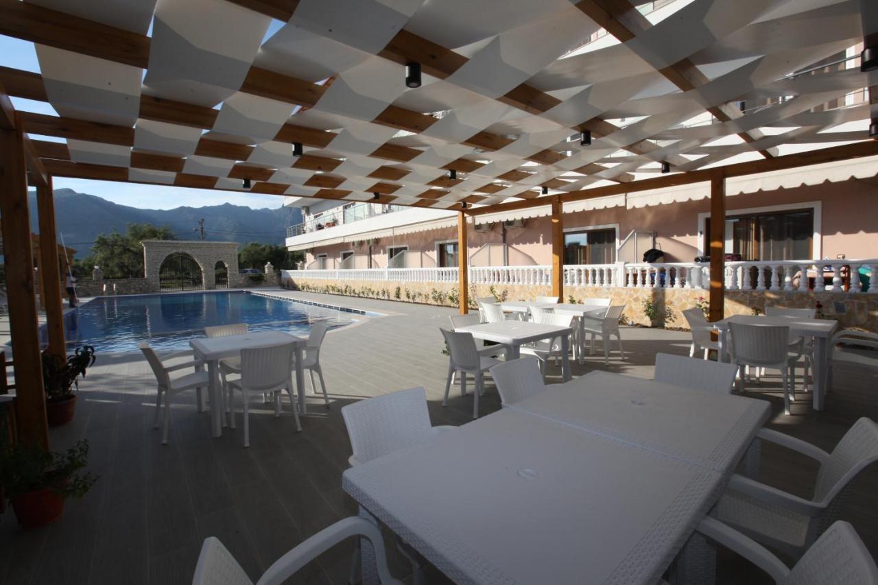 Hotel Riviera Borsh Exterior photo